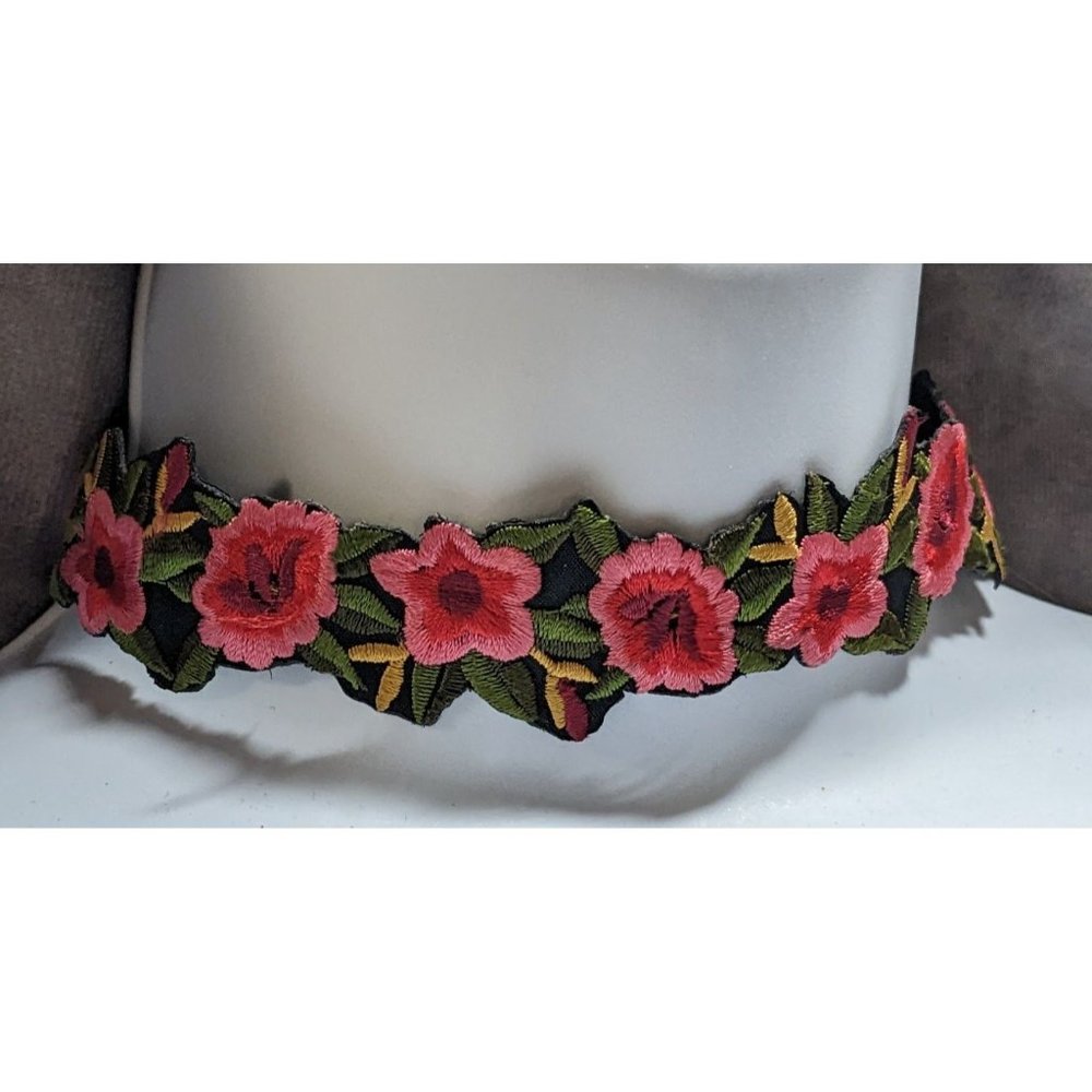 Icing Floral Embroidered Choker